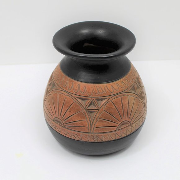 Beautiful Pottery Vase - No Markings - Picture 1 of 7